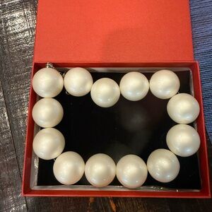 Adjustable Cosplay costume pearl necklace.